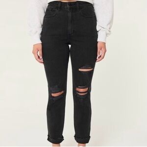 HOLLISTER Curvy Ultra High Rise Black Distressed  Mom Jeans